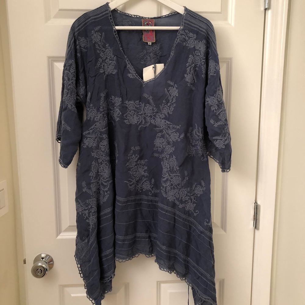 Johnny was embroidered tunic size m